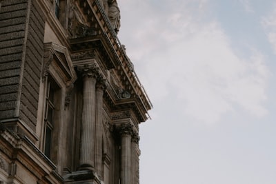 Banco de Inglaterra advierte que el burbuja en acciones por AI puede alcanzar el pico del año 2000 de internet