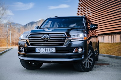 El SUV híbrido de lujo con fiabilidad Toyota y 40 MPG