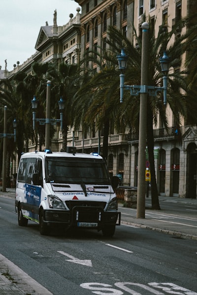 Cómo Barcelona ahorró €20K con un sistema automático de llamadas salientes: Estudio de caso comprobado