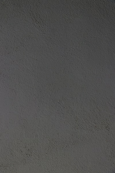 Pregunta: ¿Cómo aseguras un rendimiento consistente del modelo de IA en dispositivos Android?