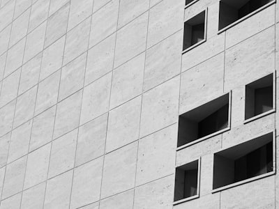 Comparación entre consultoría web y soluciones de distribución