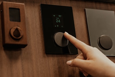 Control de voz y gestos mejorado para la automatización en el hogar