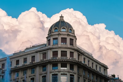 ¿Cómo implementar una empresa de aplicación en Madrid para soluciones en la nube en Barcelona?