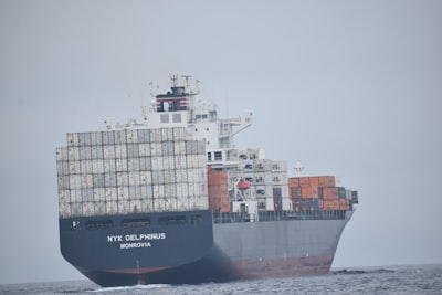 Docker Compose en producción en 2026: Ejecuté mi pila real durante 30 días y aquí están los números