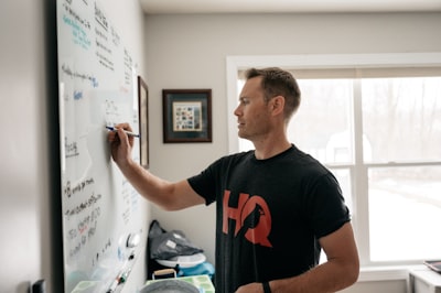 Qué empreendedores pueden aprender de la sociedad comercial de Josh Hart con Tommy John