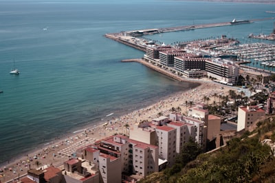 Top 5 Empresas para vídeos promocionales impulsados por IA en Alicante