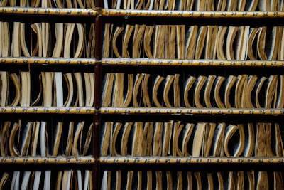 Automatización del manejo de documentos con IA vs sistemas tradicionales: una comparación
