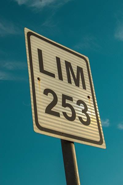 Mejores rastreadores de visibilidad LLM para 2025: Sigue tu marca en la búsqueda de IA