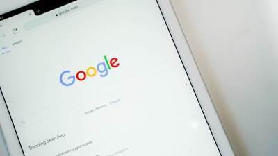 Los clientes ahora utilizan IA y Google para decidir qué comprar. Así es como ganar clientes potenciales en ambos.