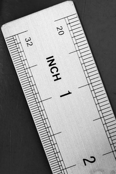 ¿Qué indicadores clave de rendimiento puedo utilizar para medir el éxito de una agencia de desarrollo de IA?