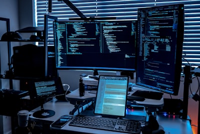 ¿Cómo protege la externalización de servicios de programación la información confidencial?