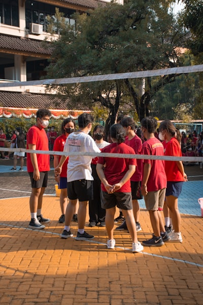 7 Actividades Físicas de Construcción de Equipo atractivas para Mejorar la Colaboración