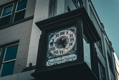  ¿Cuáles son las señales de que es momento de implementar cómo automatizar tareas en lugar de contratar?