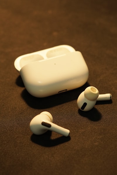  Acabo de comprar un iPhone, y estoy considerando estos AirPods Max en oferta con $120 de descuento
