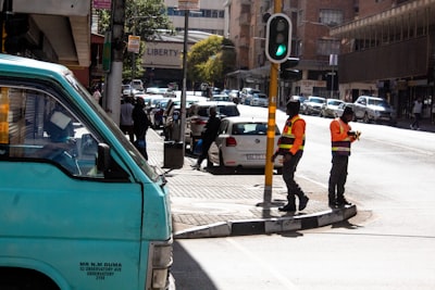 Llamar a la policía: Aplicación de reglas comerciales en agentes de IA