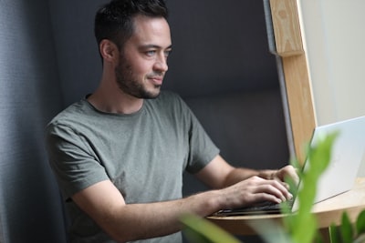 ¿Cuáles son los beneficios de contratar servicios web para startups en Barcelona?