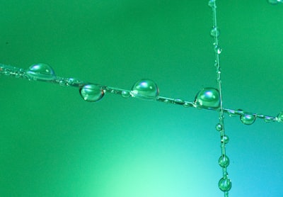 Estabilidad mejorada de la interfaz electrolito sólido mediante mitigación dinámica del flujo iónico en electrolitos de alta concentración