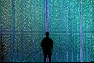 Convergencia humana y tecnología en los centros de llamadas modernos