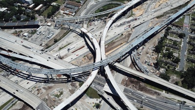 Qué preguntan las personas sobre el apoyo en infraestructura de TI 24/7 – Respuestas a las 18 preguntas más habituales