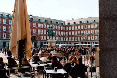 Por qué las empresas de alimentos y bebidas en Madrid deberían invertir en soluciones de diseño web asequibles en 2025?