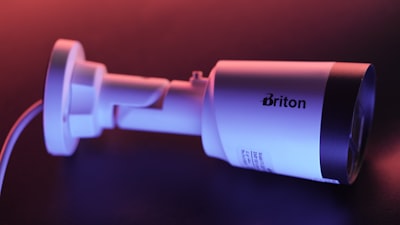 Distilación de Red Neural BitNet (BitDistill): Un canal ligero que entrega hasta un ahorro del 10 en la memoria y alrededor de un 2.65x en mejora de velocidad CPU