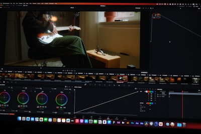 AVoCaDO: Un subtitulador de video audiovisual impulsado por la orquestación temporal
