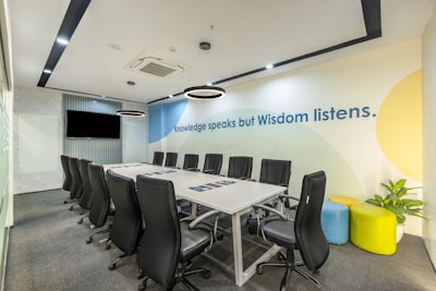 Cómo implementar una base de conocimiento interna de IA en mi empresa?