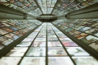 Desbloqueando el procesamiento eficiente de medios con conocimiento de dominio