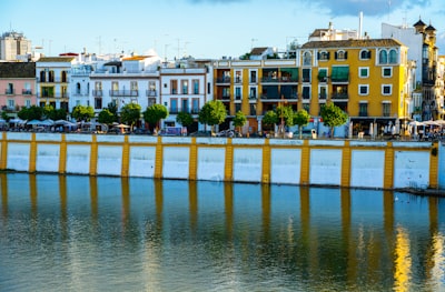 Mejores 10 Proveedores de desarrollo de software personalizado para fintech en España: Guía de Expertos 2025