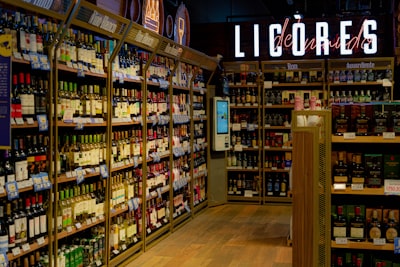 La guía definitiva del sistema POS para licorerías: Aumenta las ventas, controla el inventario y reduce las pérdidas