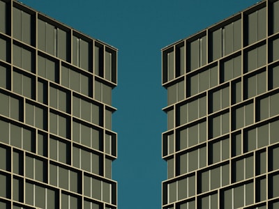 Arquitectura de WebRTC explicada: P2P vs SFU vs MCU vs XDN