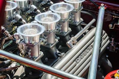 Optimización de rendimiento del compresor automatizada a través de identificación dinámica del sistema y aprendizaje por refuerzo