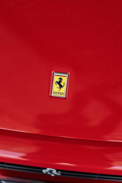 Ferrari lanza el 