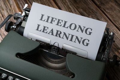 Desde la exaltación a la realidad: lecciones aprendidas al construir sistemas AI en escala