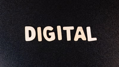 Gemelos digitales causales habilitados por modelos del mundo para comunicaciones semánticas en sistemas de IA física