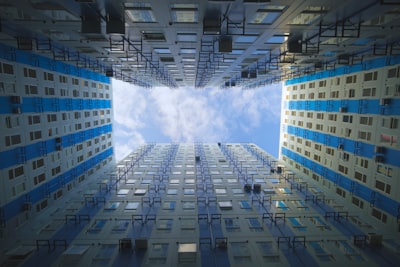 Arquitecturas de IA nativas de la nube: Construyendo sistemas escalables y rentables