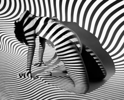 Desentrañando alucinaciones de IA: Por qué los LLMs mienten y cómo domarlos