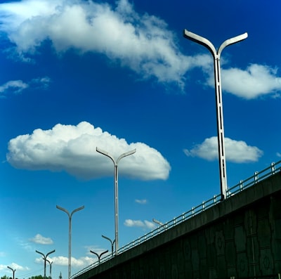 ¿Es la gestión de la infraestructura en la nube adecuada para empresas emergentes y grandes corporaciones?