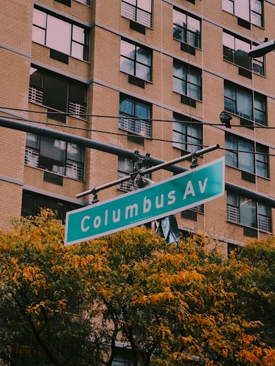 Columbus vs. Competitors: La guía definitiva de herramientas de monitoreo de visibilidad de IA