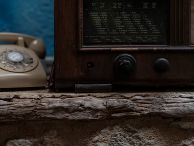 Comparación completa entre tablero virtual de atención al cliente y líneas telefónicas tradicionales: 2025