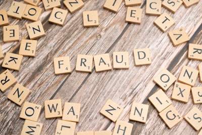 Un Marco de Gobernanza Regulatoria para la Detección de Fraude Financiero Impulsada por IA en la Banca de EE. UU.: Integración de los Requisitos de Cumplimiento de la OCC, SR 11-7, CFPB y FinCEN para los Ciclos de Vida de Desarrollo, Validación y Monitoreo de Modelos