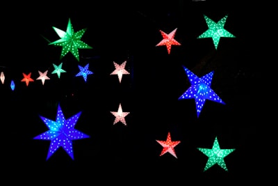  STAR: Aumento de Tareas Paso a Paso con Aprendizaje de Relaciones para la Predicción Cuádruple de Sentimientos de Aspecto