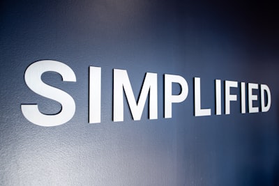 ¿Simplificar operaciones con una sola plataforma es adecuado para startups y grandes empresas?