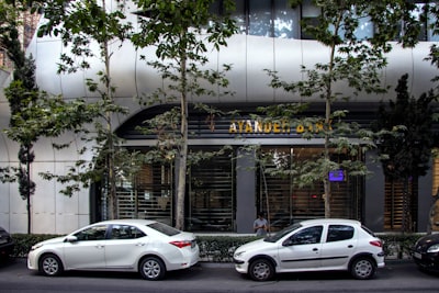¿Cómo trabaja la empresa de comercio electrónico en Madrid para las pequeñas empresas en Madrid?