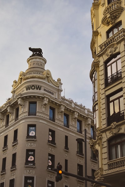 Cómo la empresa de tienda en línea en Madrid puede revolucionar los servicios bancarios en España en 2025