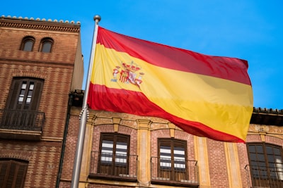 Sistema de llamadas basado en IA Costo en España: Precios reales 2024