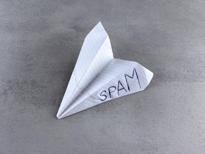 Detectar y evitar proactivamente trampas de spam en campañas de correo electrónico con Node.js en microservicios