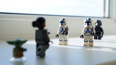  ¿Pueden los trabajadores humanos y agentes en equipo automatizar tareas repetitivas o manuales?