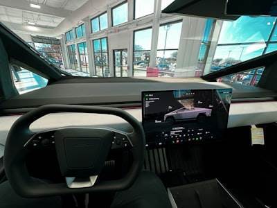 Comprobación de la realidad de vehículos autónomos: IA más inteligente a través de la autoverificación