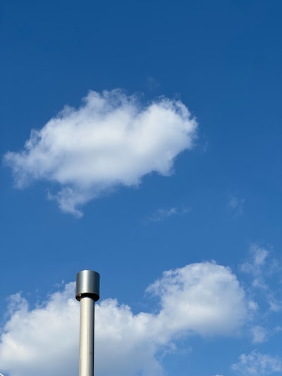 Cómo implementar un sistema de llamadas basado en inteligencia artificial para soluciones en la nube en España